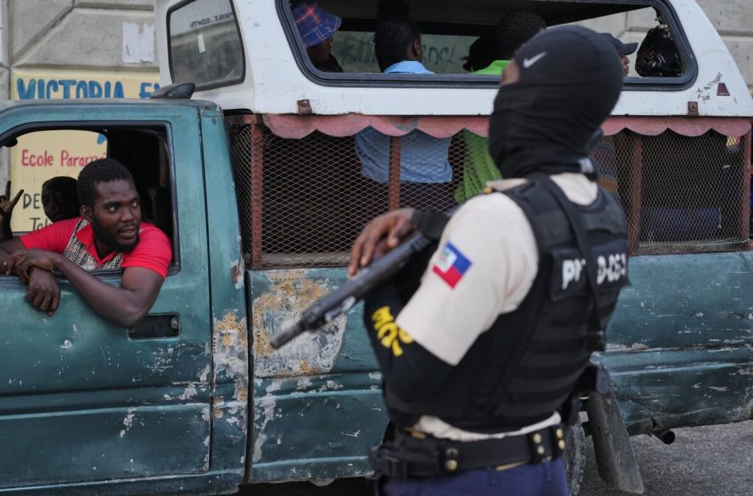 Central Haitian town descends into fire and bloodshed from gang warfare : NPR