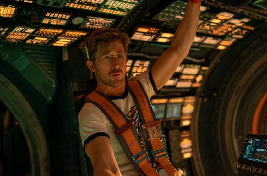  Ryan Gosling perseveres, with some help from an adorable alien : NPR
