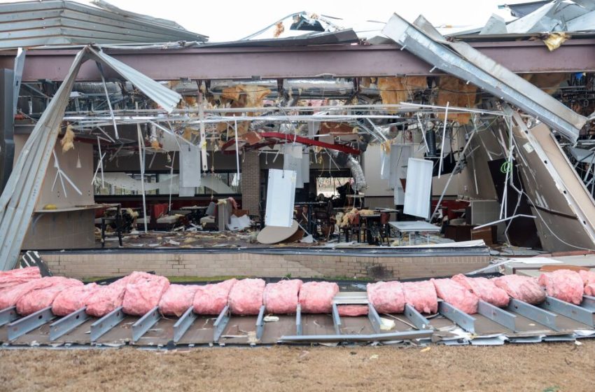  A total of 6 killed in Michigan, Oklahoma as powerful storms spawn tornadoes