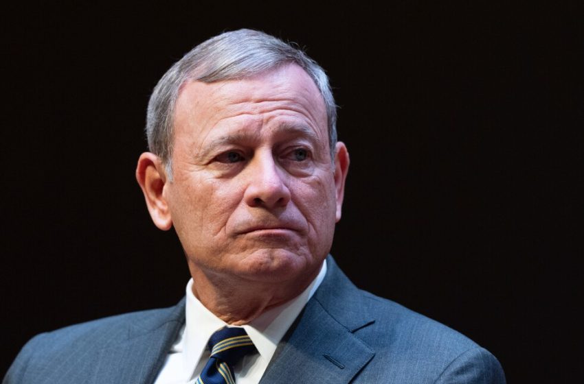  Chief Justice Roberts calls for personal criticism of judges to stop