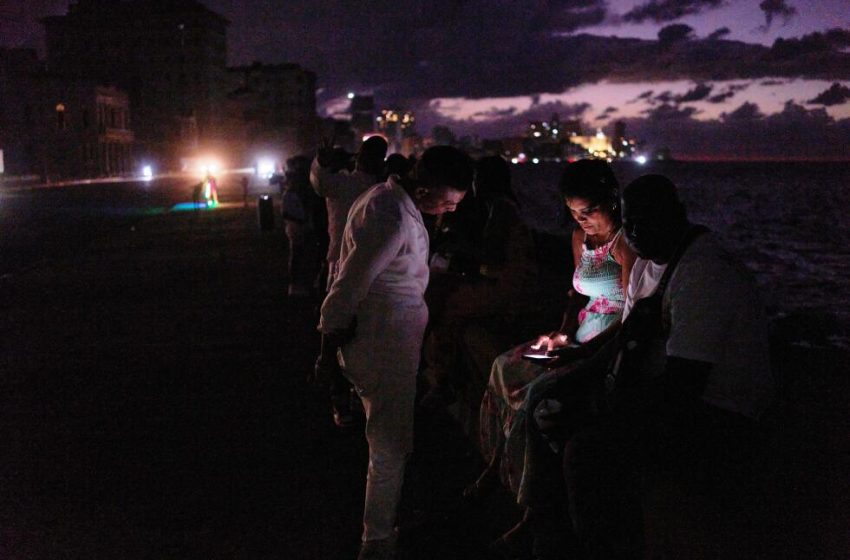  Cuba starts restoring power after nationwide grid collapse