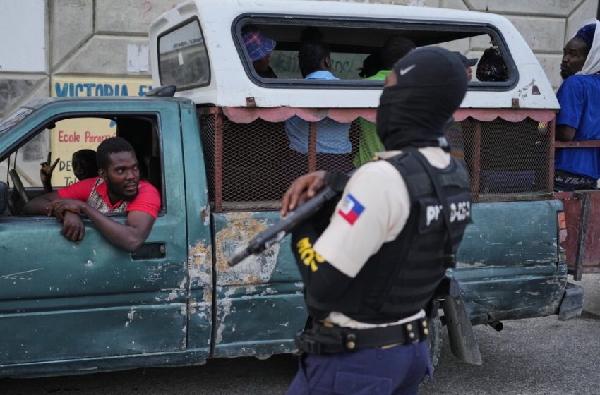  Gang violence erupts in town in central Haiti