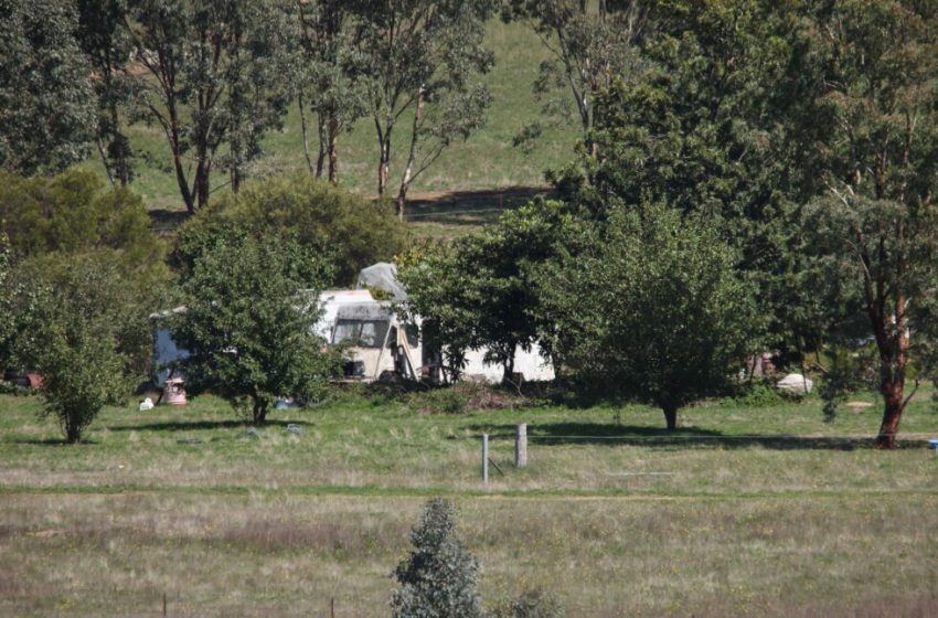  Australian police shoot dead suspect in officer killings