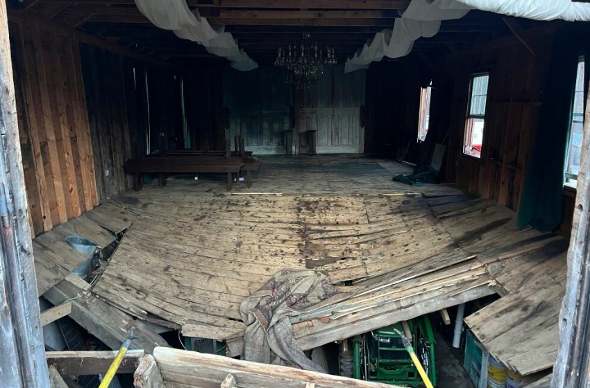  Six people injured as floor collapses at New Hampshire wedding venue