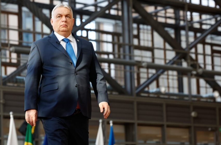  Hungary will cut natural gas supplies to Ukraine over Russian oil feud