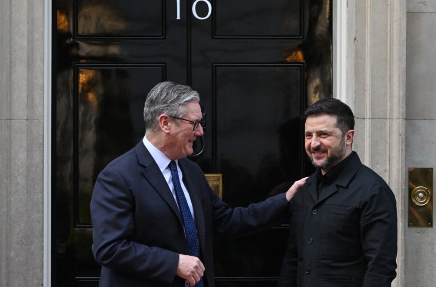  Zelenskyy in London for Russia-Ukraine talks with Starmer and Rutte