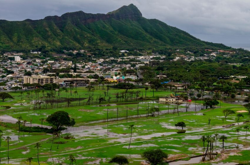 2,000 people left without power because of historic floods in Hawaii