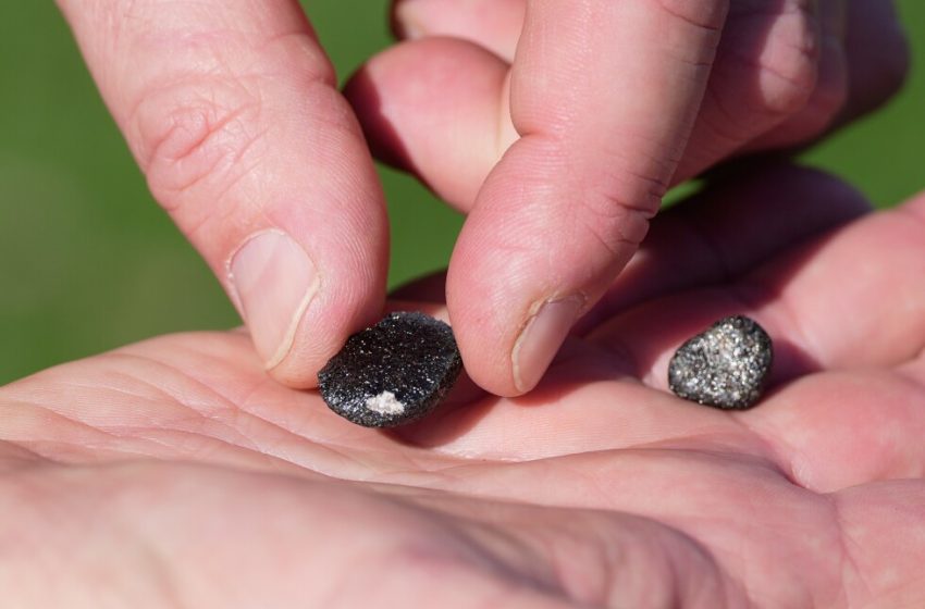  Meteorite hunters search Ohio for pieces of 7-ton space rock