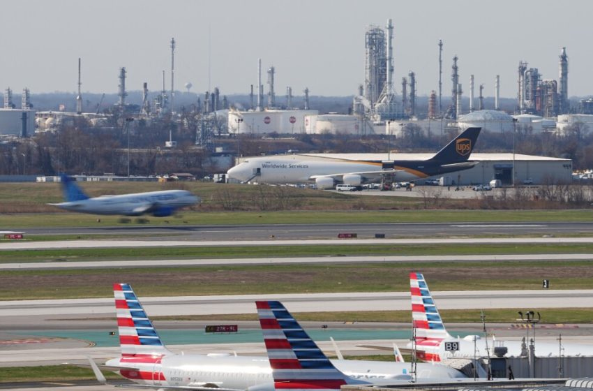  Jill Biden’s secret service agent accidentally shoots himself in the leg