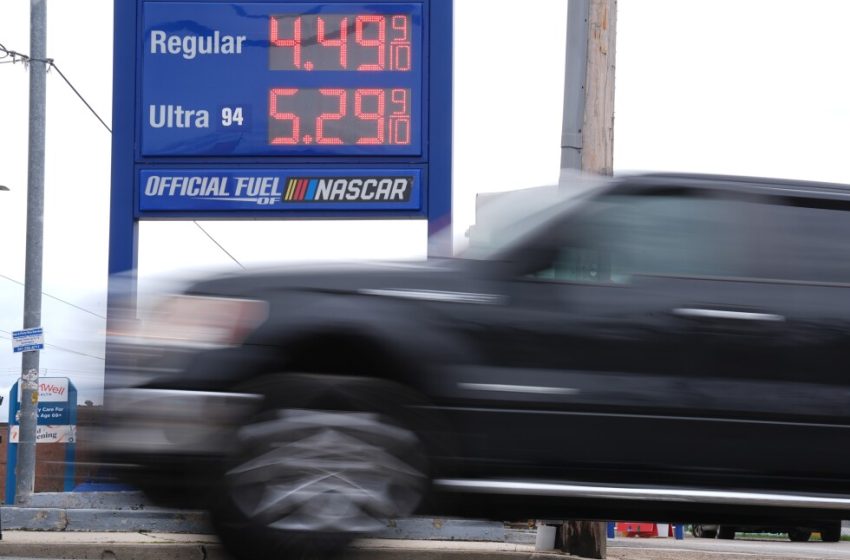  Average US gas prices soar past $4 a gallon