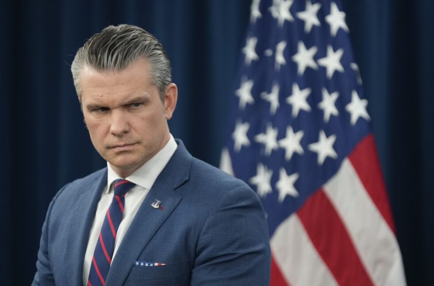  Pentagon blocks photographers from Hegseth’s briefings