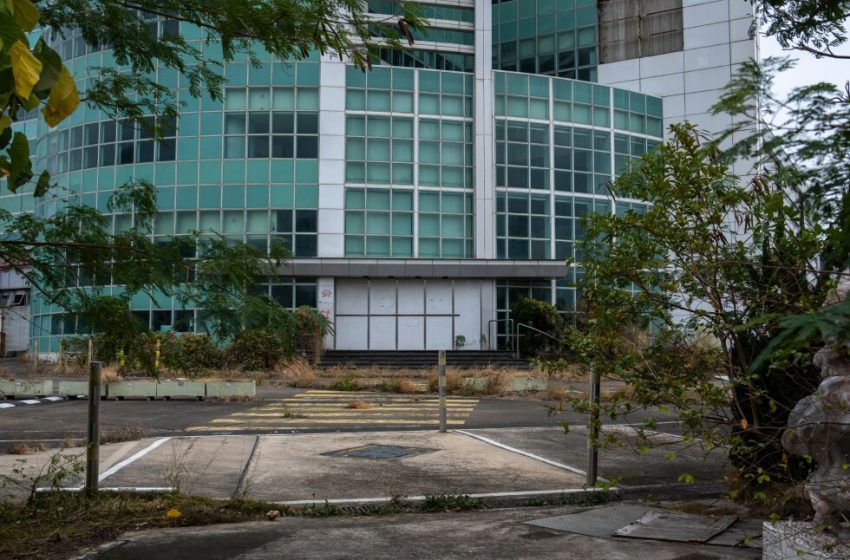  Hong Kong bookstore staff reportedly arrested for selling Jimmy Lai’s biography