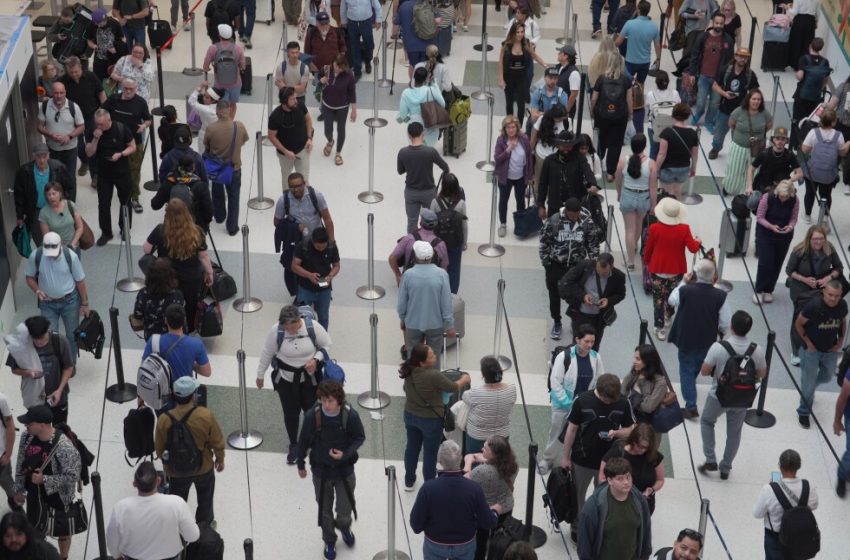  Live updates: Over 450 TSA officers have quit since the partial shutdown began – AP News