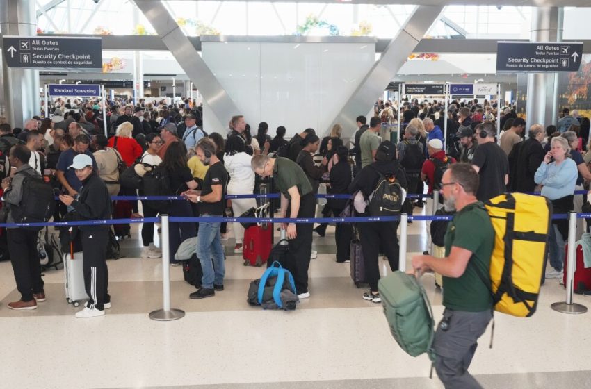  How to check US airport security lines while TSA agents go unpaid