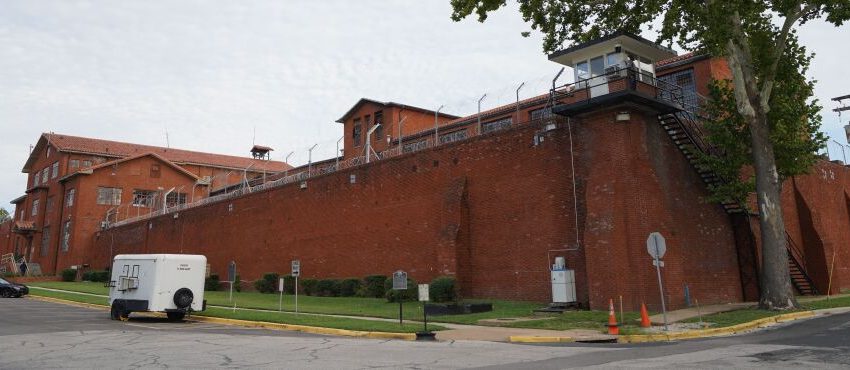  Texas’ $1.3 Billion Fix to Cool Deadly Hot Prisons Goes to Trial