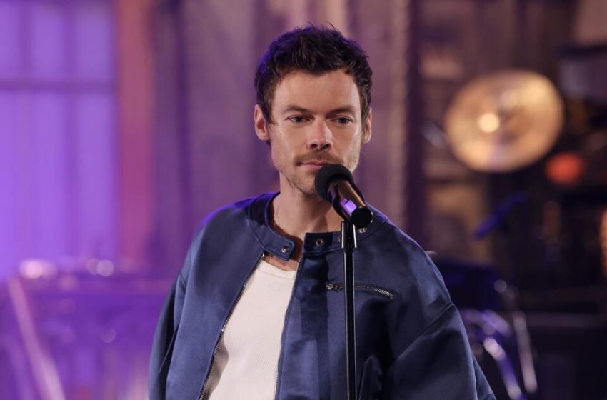  Harry Styles returned to charm at ‘SNL,’ and he’s not ‘queerbaiting’