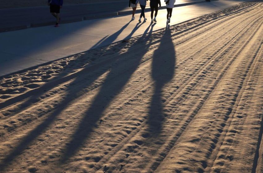  Epic L.A. heat wave poses deadly health threat — and a test for California