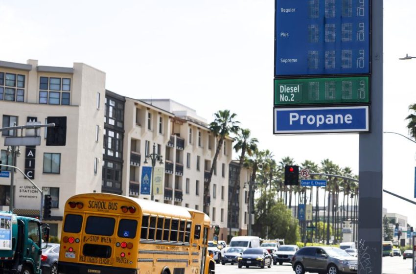  Hiltzik: All economic indicators are flashing red