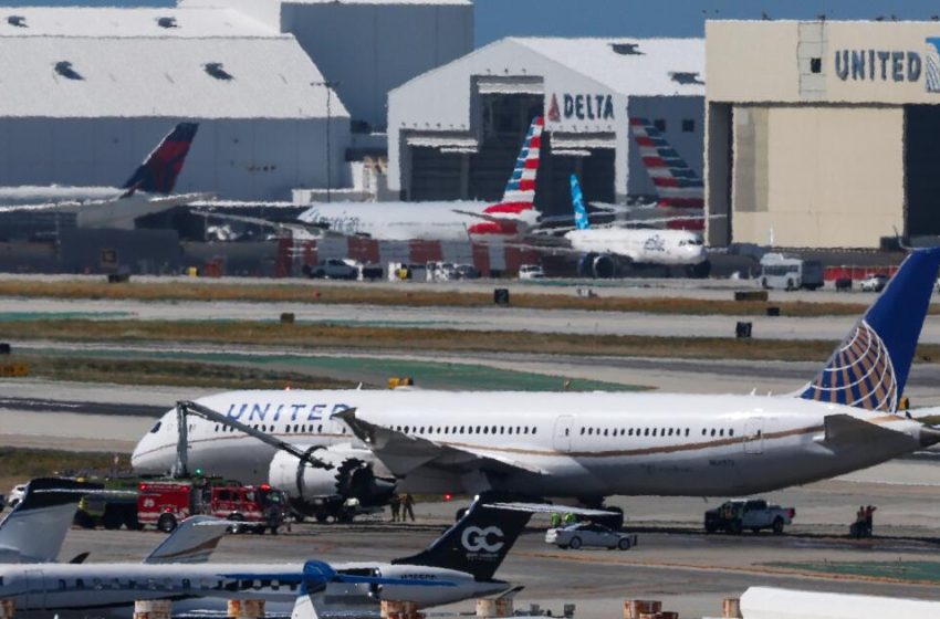  United flight makes emergency landing at LAX after engine fire reports