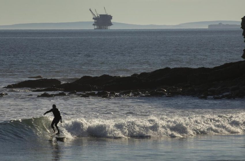  Trump administration sets stage to OK controversial offshore oil plan