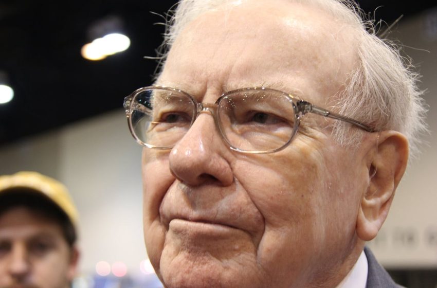  Warren Buffett Went Out With a Bang by Selling 75% of His Apple Stake and Piling Into This Consumer-Facing Company for 6 Consecutive Quarters
