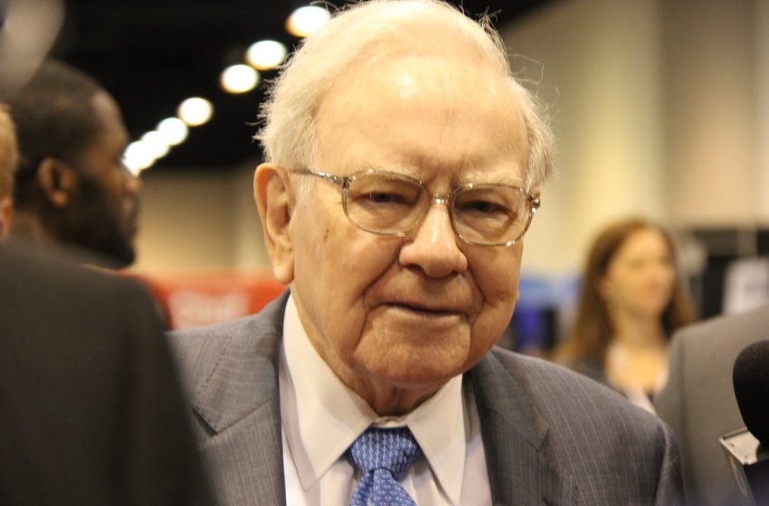  Before Retiring, Warren Buffett Dumped $4.5 Billion Worth of 2 AI Stocks and Established a New Position in This 174-Year-Old Company
