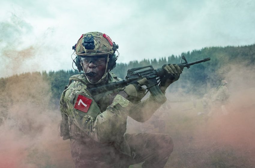  Netflix Just Quietly Released The Most Creative Sci-Fi Thriller Of The Year