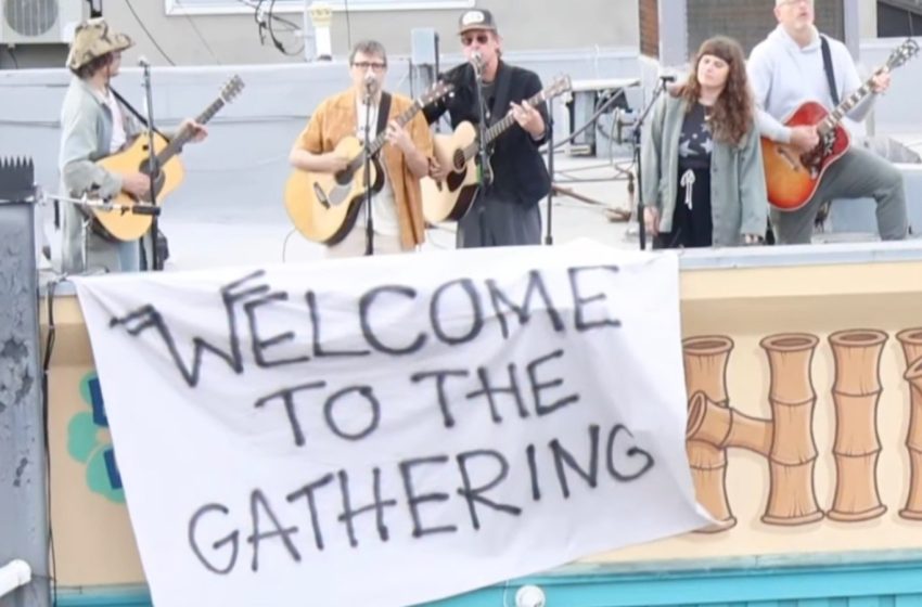  Weezer Play Pop-Up Rooftop Gig to Mark ‘The Gathering’ Tour