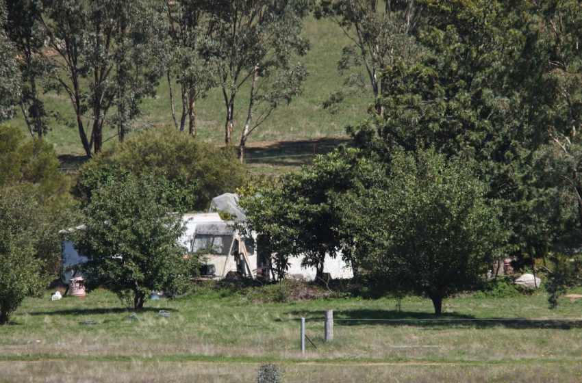  Australian police fatally shoot suspect in 3-hour standoff after 2 officers killed