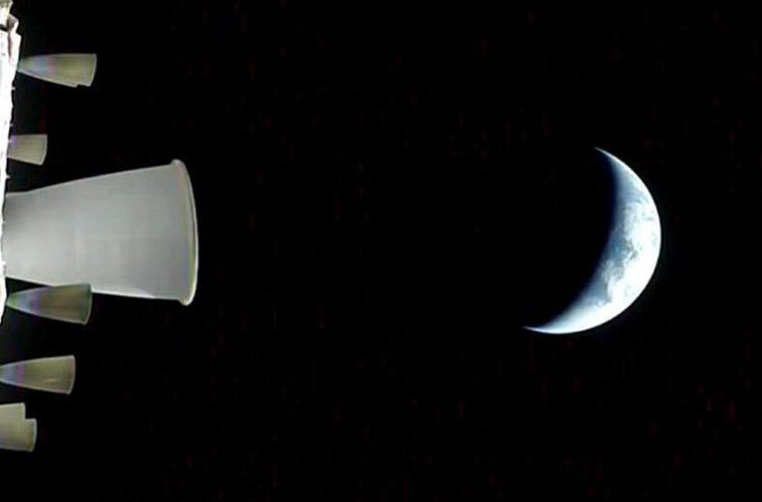  Artemis II crew clears Earth orbit, heads for the moon