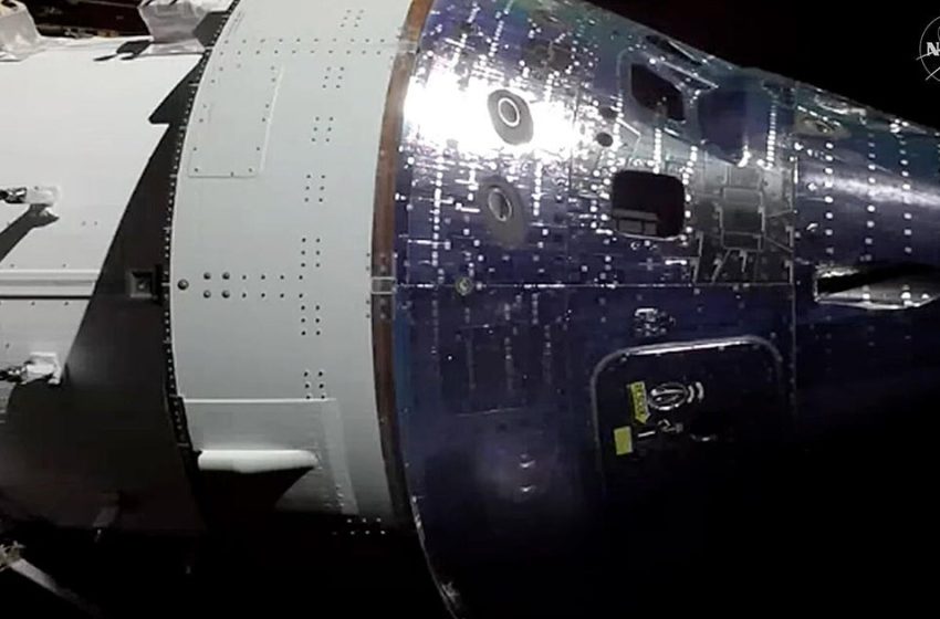  Moon-bound Artemis II crew copes with toilet issue in otherwise smooth flight