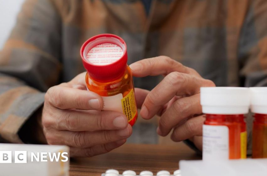  Pharmaceuticals face 100% tariffs in US – unless firms strike a deal – BBC