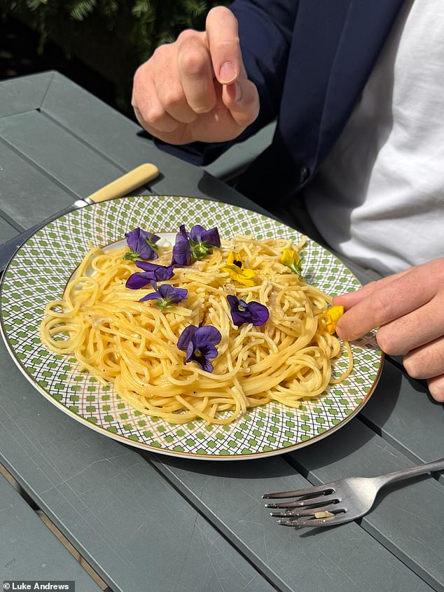 Shown above is a dinner popular with Markle: cacio e pepe