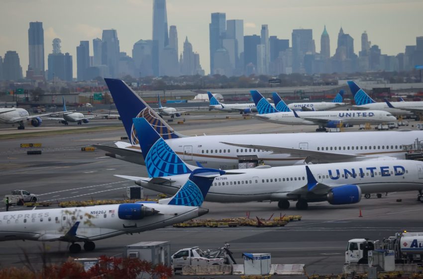  United Airlines hikes checked bag fees by $10 as fuel prices climb
