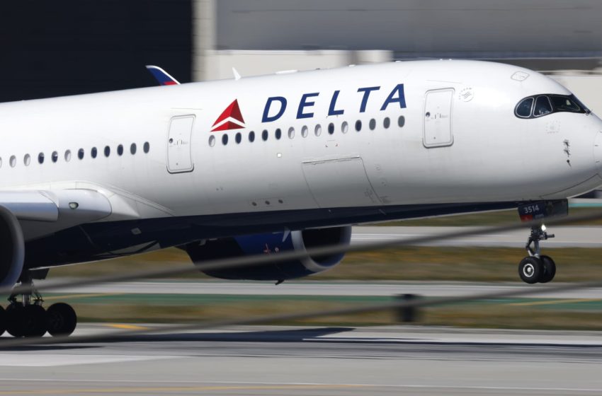  Delta raises checked bag fees $10 amid jet fuel price surge