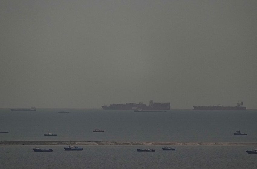  Ceasefire threatened as Iran closes strait again and Trump warns US troops are to remain