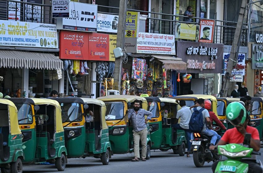  India Acknowledges Iranian Oil Purchases, Dismisses Payment Woes