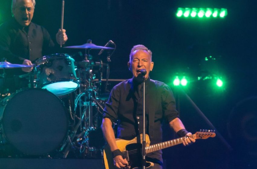  Bruce Springsteen Says Trump ‘Can’t Handle the Truth’ in Minneapolis