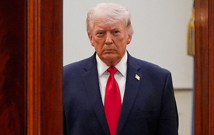  Trump warns Iran of looming deadline to reopen Strait of Hormuz: “Time is running out”