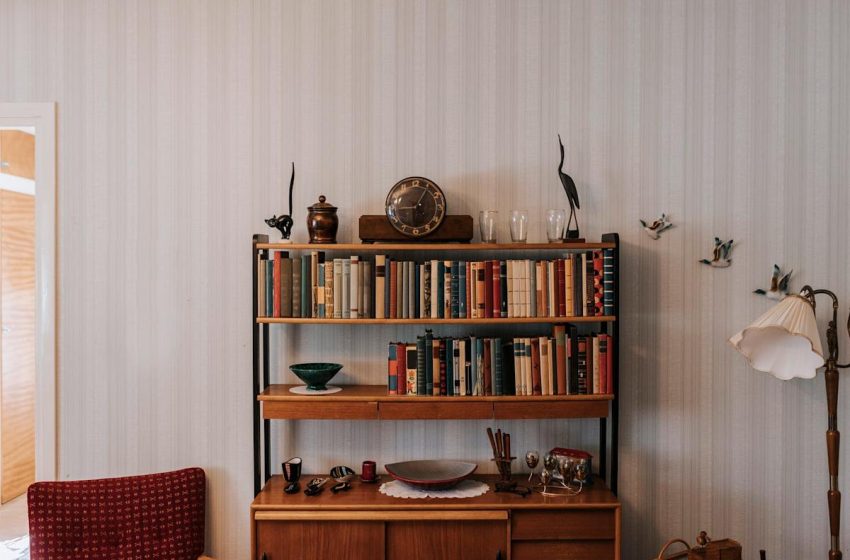  21 “Everyday” Things in Your Grandma’s Living Room That Are Shockingly Valuable