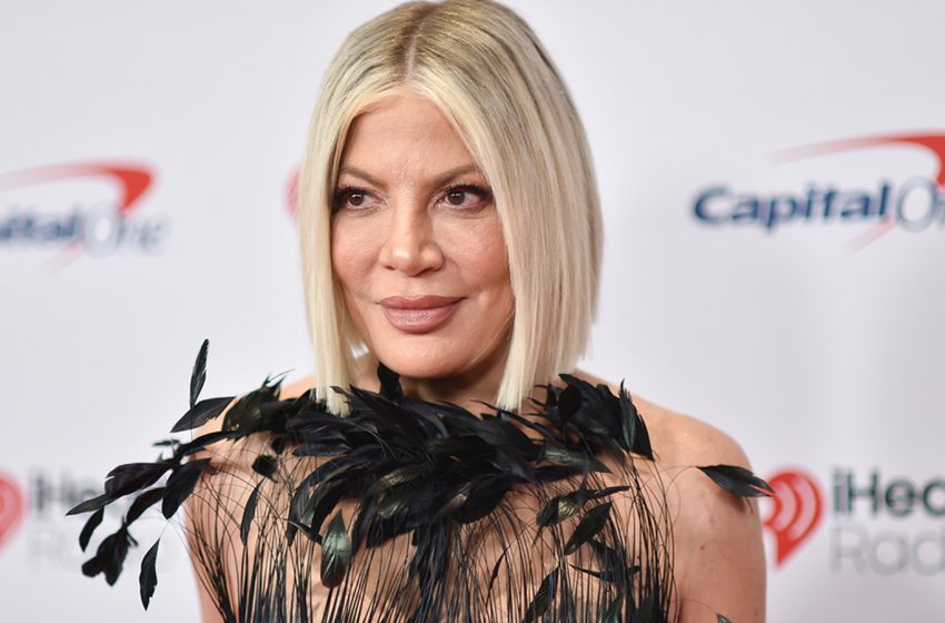  ‘Beverly Hills, 90210’ star Tori Spelling and several children involved in car crash in Temecula, California, authorities say