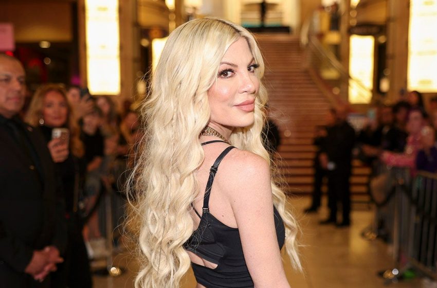  Tori Spelling and children involved in car crash