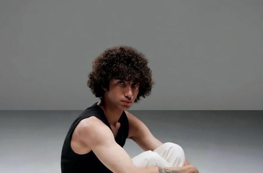  Iran withholds body of executed teen protester