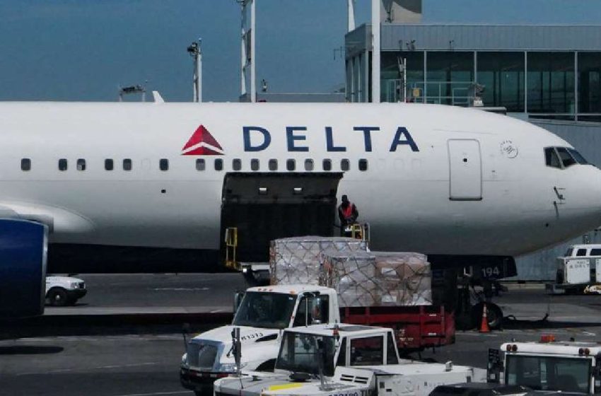  Delta Air hikes checked baggage fees as jet fuel prices soar