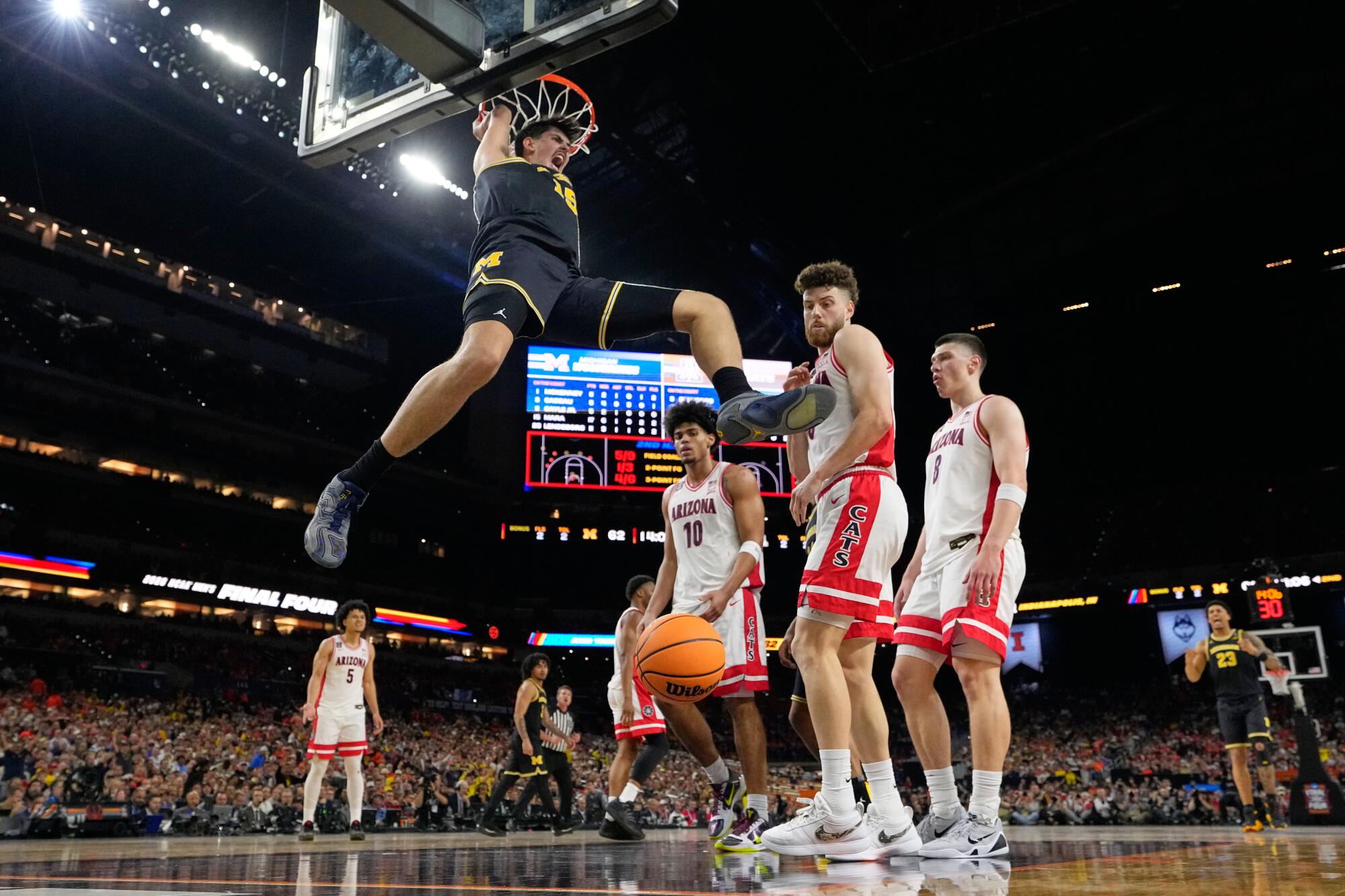 Michigan's Aday Mara dunks while Arizona players watch during the Wolverines Final Four semifinal win Saturday.