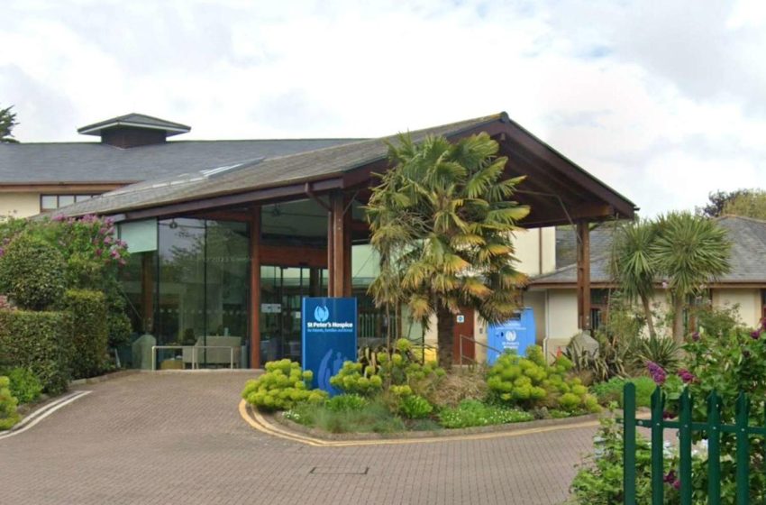  71-Year-Old Man Experienced Stomach Pain on Vacation. He Died Just Weeks Later After Being Diagnosed with Incurable Cancer