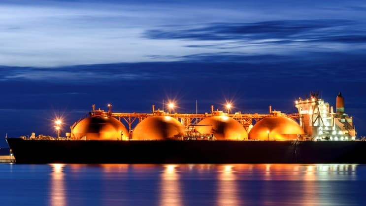  Nearly 50 Qatar LNG Tankers Sit Idle Across Asia