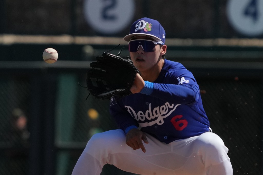 Los Angeles Dodgers second baseman Hyeseong Kim making a play against the Athletics.