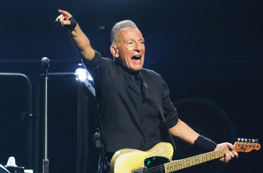  Bruce Springsteen brings ‘Streets of Minneapolis’ home as he launches U.S. tour with ‘War’