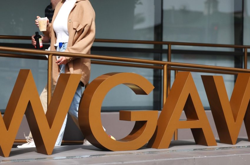  Writers Guild of America strikes tentative deal with studios